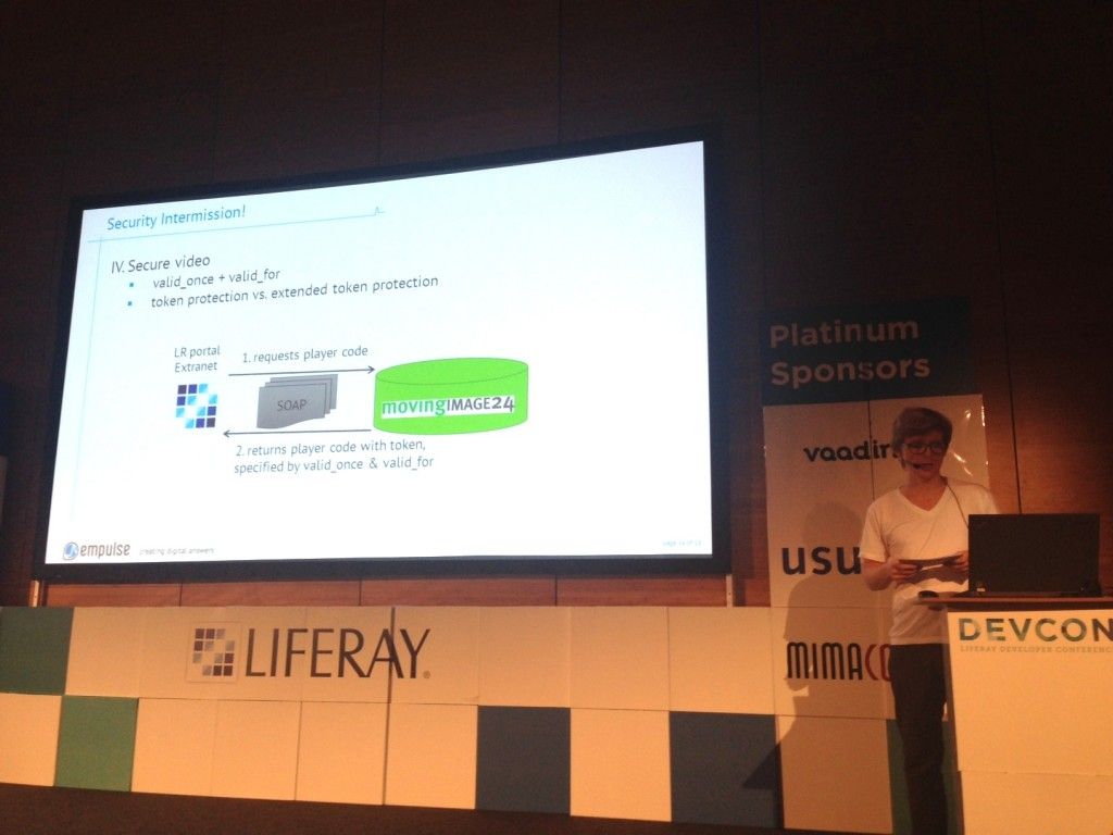 Benjamin zeigt die Video Integration von MovingIMAGE24 mit Liferay. 